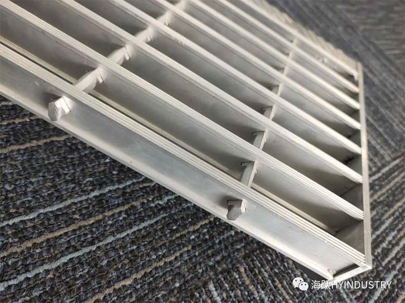 安全步道斯維致鋁格柵 G348三峽公路項(xiàng)目公路風(fēng)景安全步道